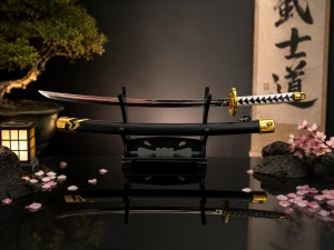 Mini Katana – černá se zlatým zdobením a bílou rukojetí