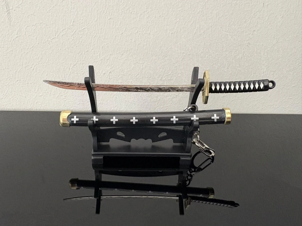 Mini Katana – černá se stříbrnými kříži