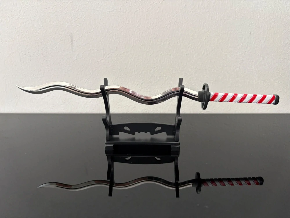 Mini Katana – vlnitá čepel s červeno-bílou rukojetí