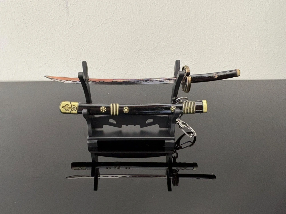 Mini Katana – Černá se zlatými detaily