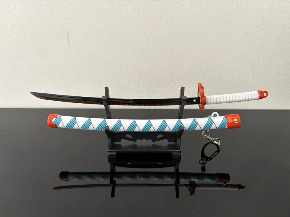 Mini Katana – Černá s bílými a červenými detaily