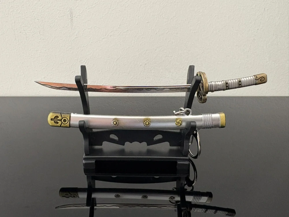 Mini Katana – Stříbrná se zlatými detaily