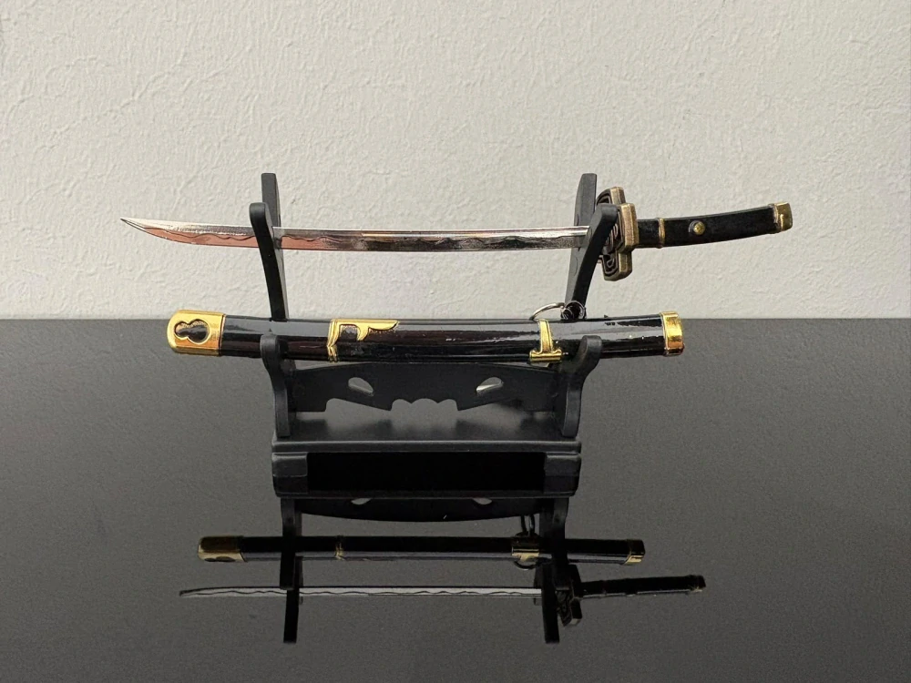 Mini Katana – Černá se zlatými detaily