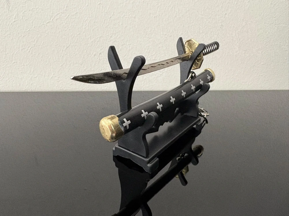 Mini Katana – černá se stříbrnými kříži