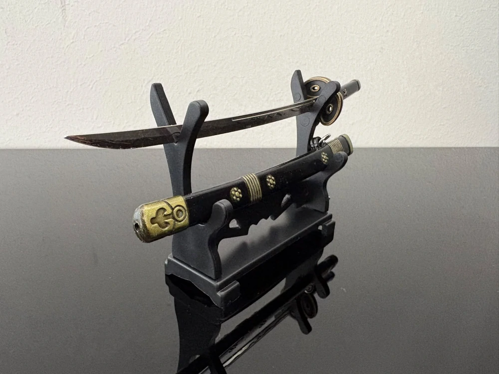 Mini Katana – Černá se zlatými detaily