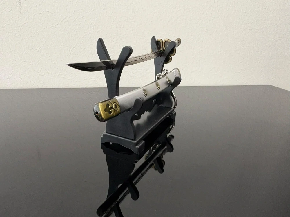 Mini Katana – Stříbrná se zlatými detaily