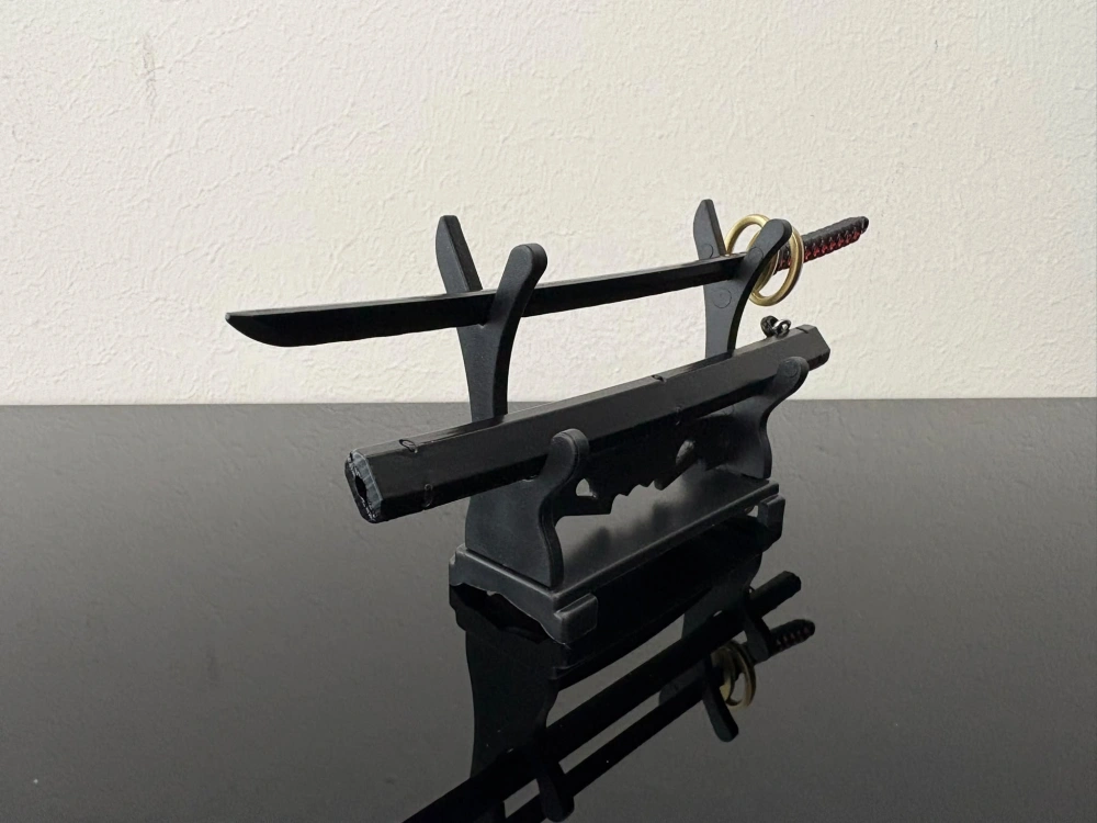 Mini Katana – Černá s červenými a zlatými detaily