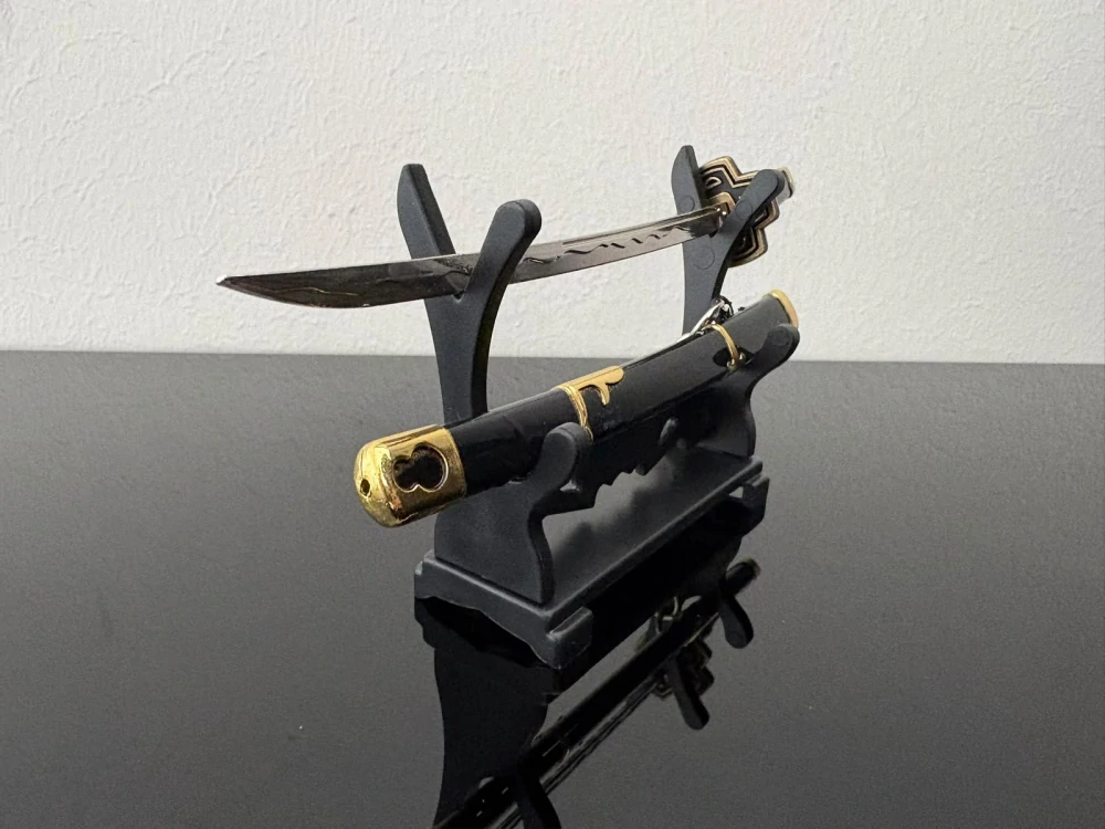 Mini Katana – Černá se zlatými detaily
