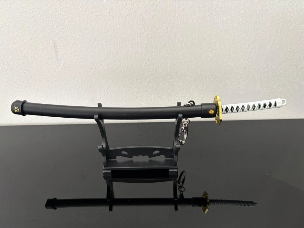 Mini Katana – černá s bílou rukojetí a stojánkem