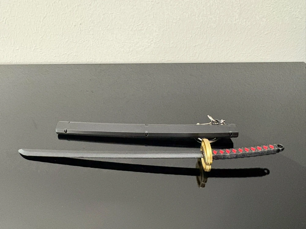 Mini Katana – Černá s červenými a zlatými detaily