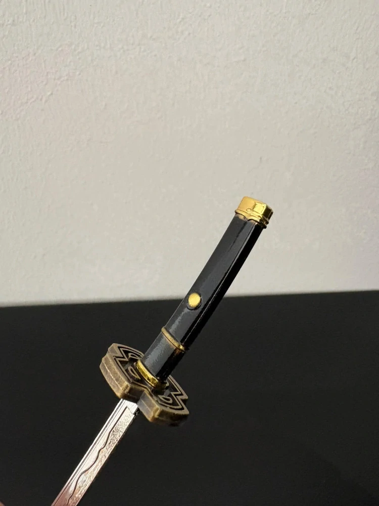 Mini Katana – Černá se zlatými detaily