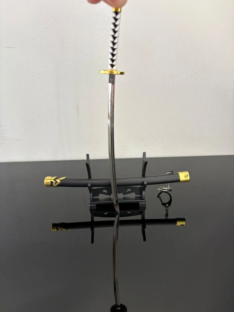 Mini Katana – černá se zlatým zdobením a bílou rukojetí