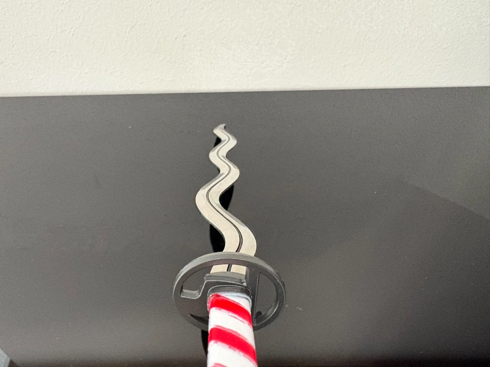 Mini Katana – vlnitá čepel s červeno-bílou rukojetí