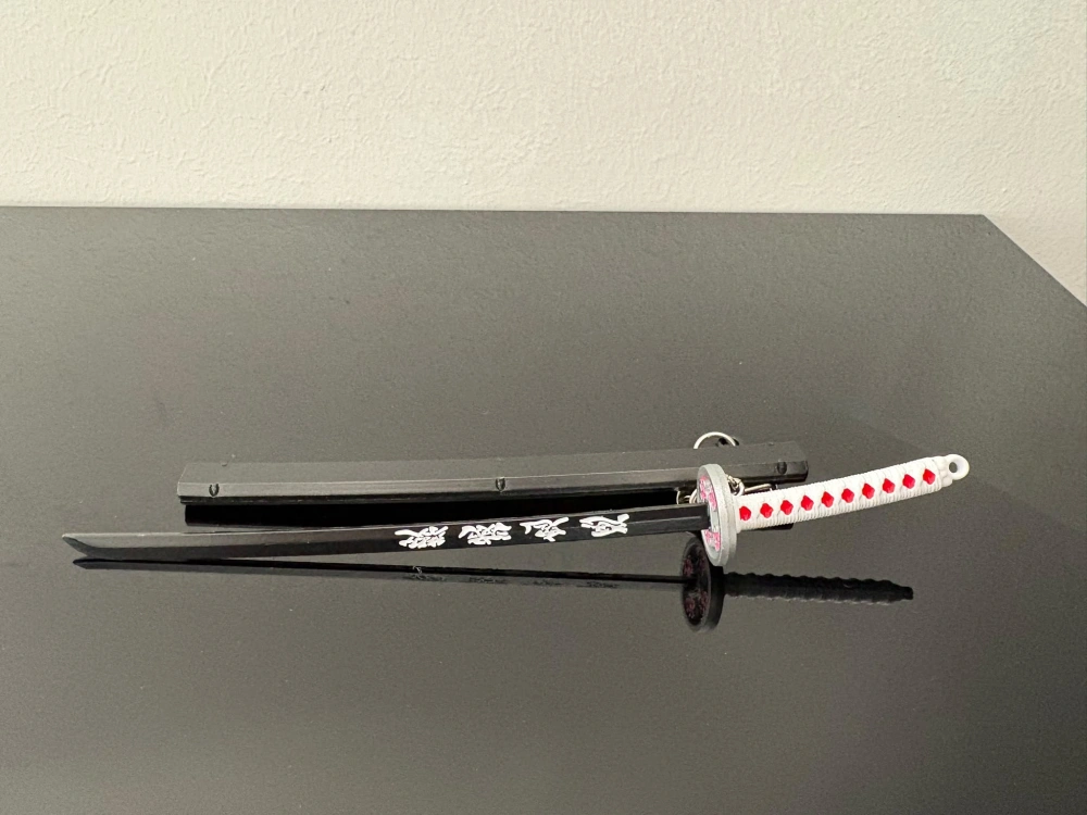 Mini Katana – Černá s bílou rukojetí