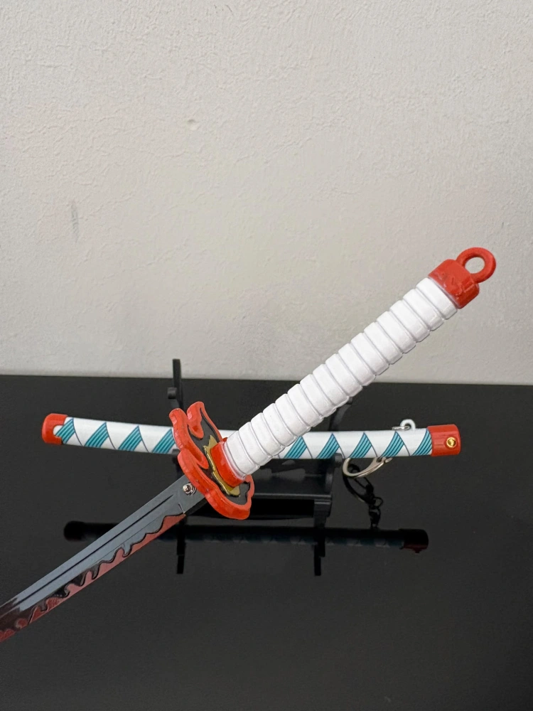 Mini Katana – Černá s bílými a červenými detaily
