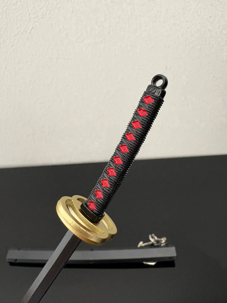 Mini Katana – Černá s červenými a zlatými detaily