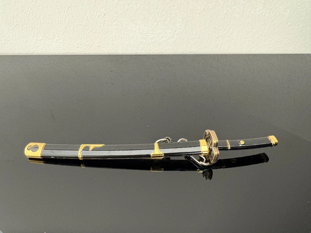 Mini Katana – Černá se zlatými detaily
