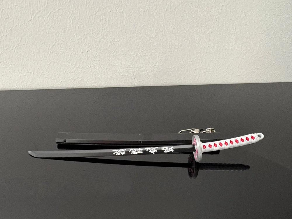 Mini Katana – Černá s bílou rukojetí