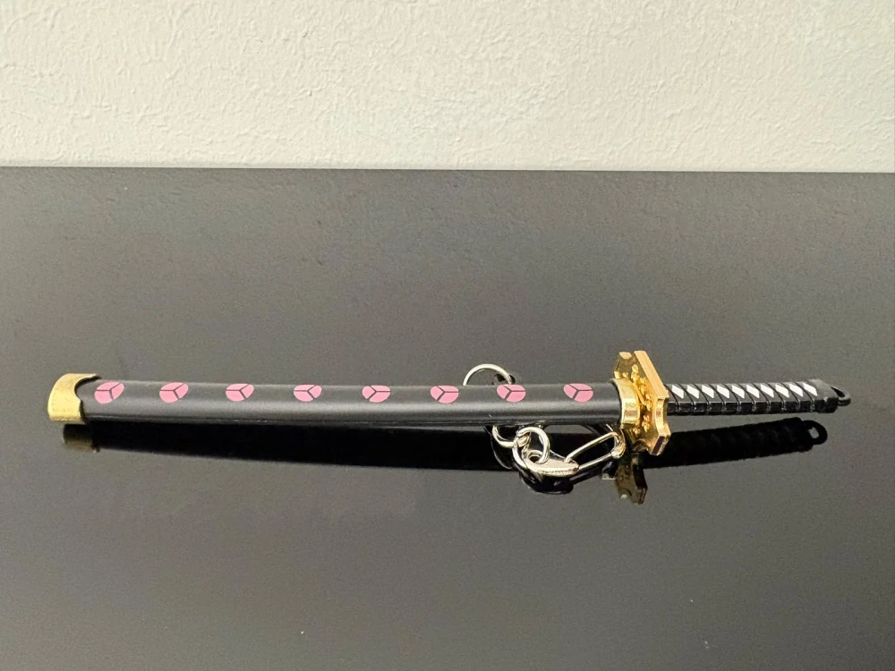 Mini Katana – černá s růžovým zdobením
