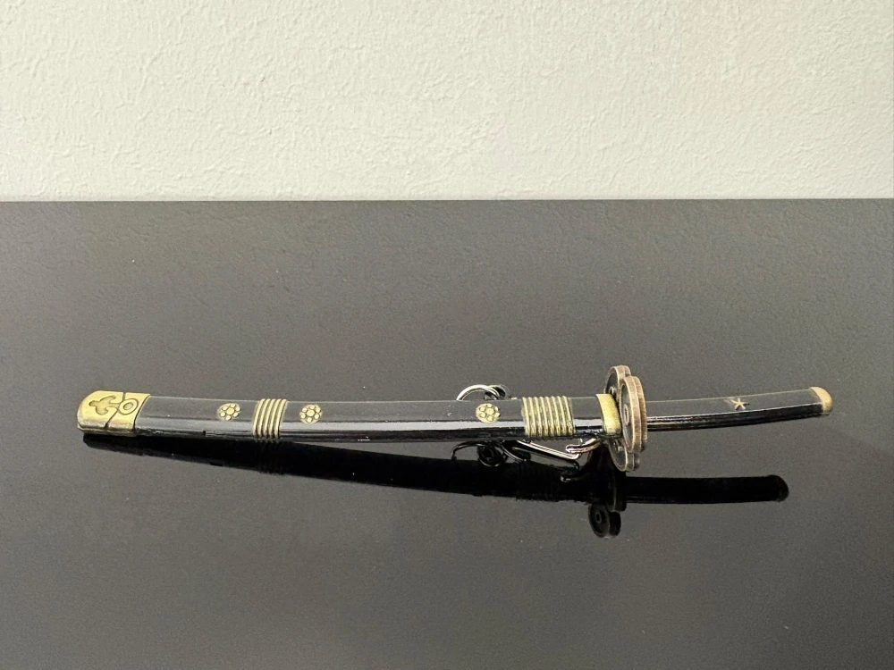 Mini Katana – Černá se zlatými detaily