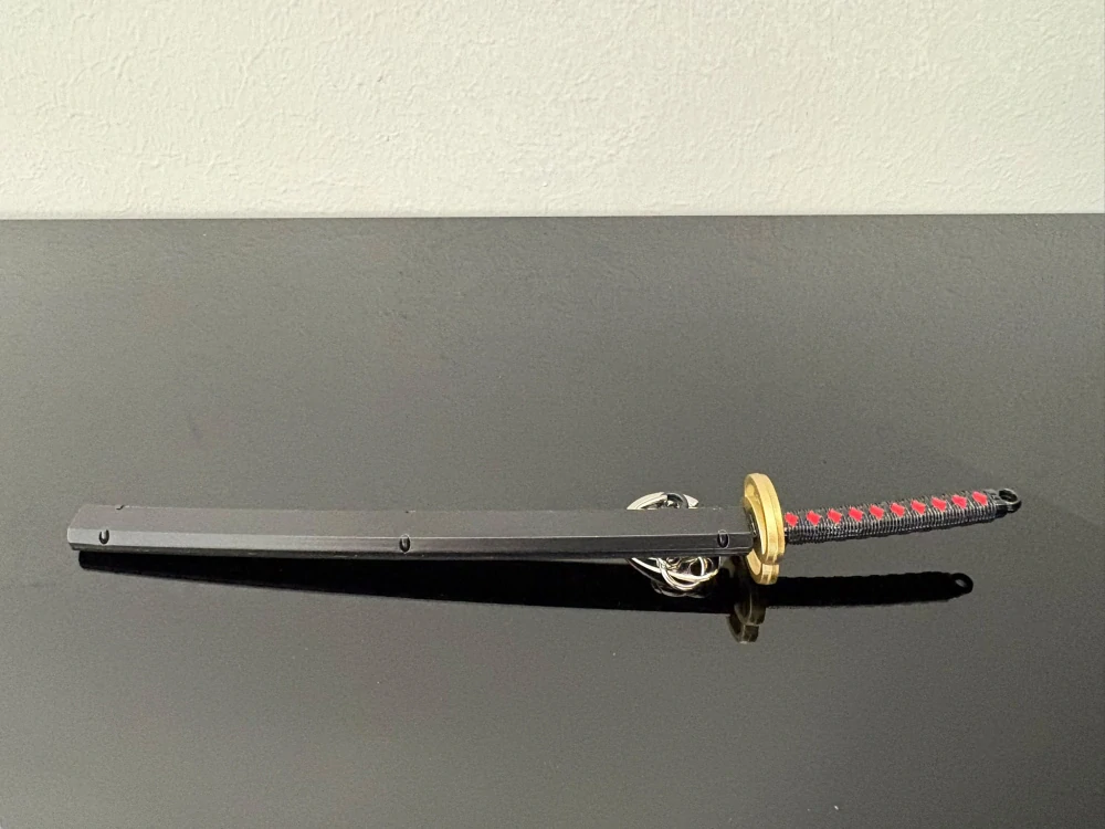 Mini Katana – Černá s červenými a zlatými detaily