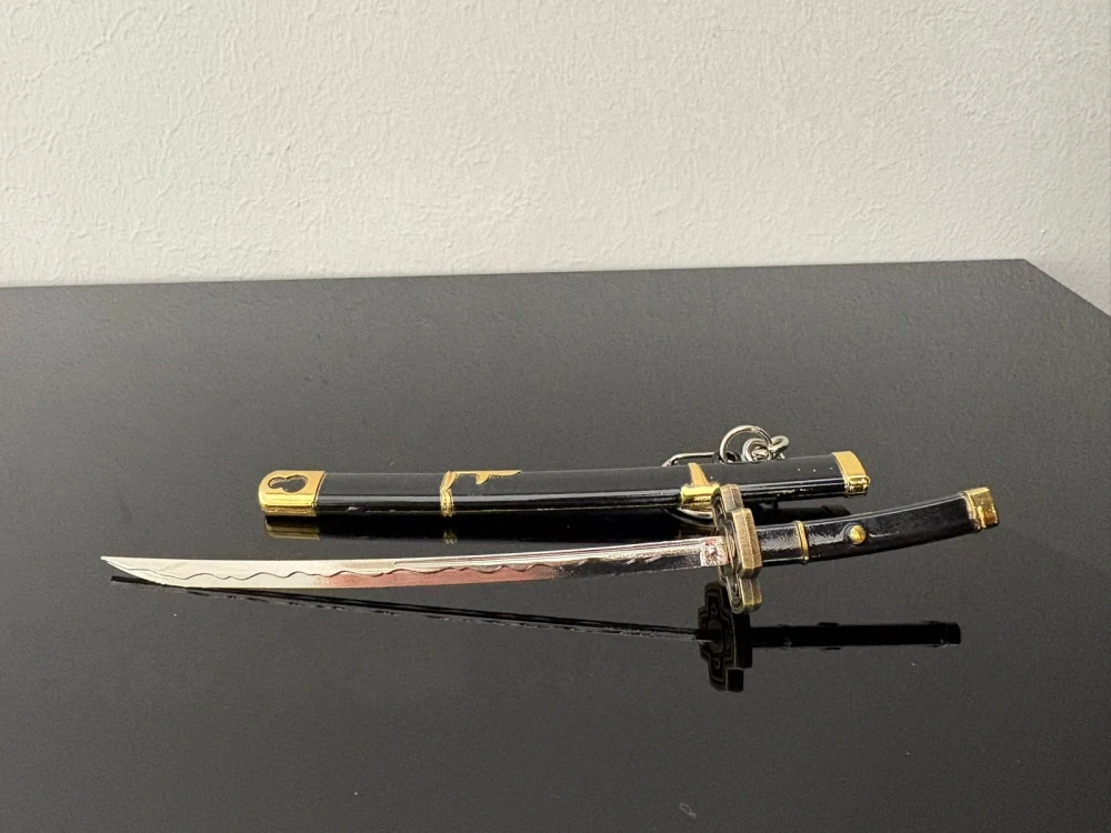 Mini Katana – Černá se zlatými detaily
